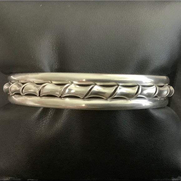 Vintage sterling silver Mexican cuff bracelet - Picture 8 of 12